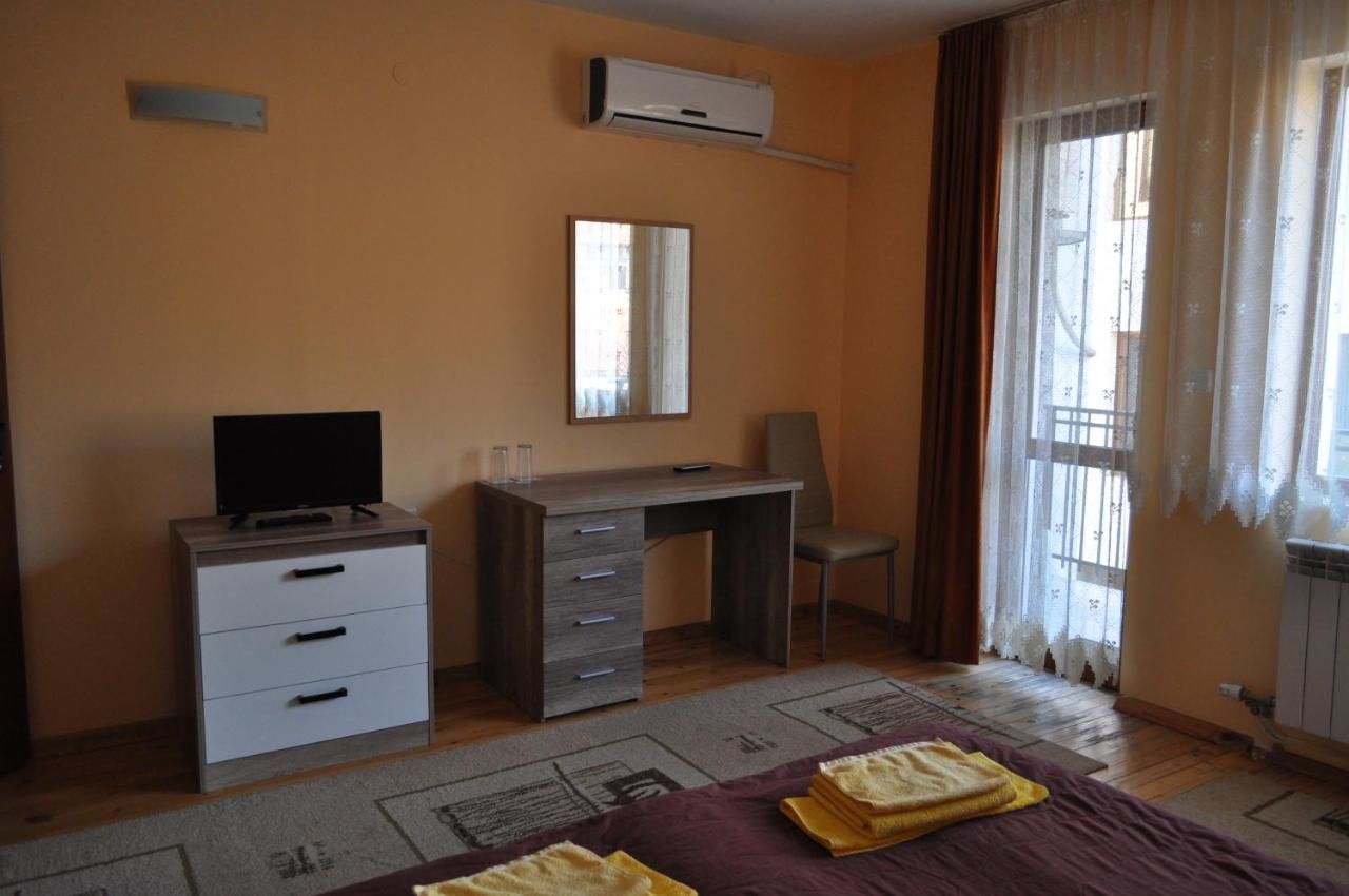 Отель Family Hotel Biju Трявна-20