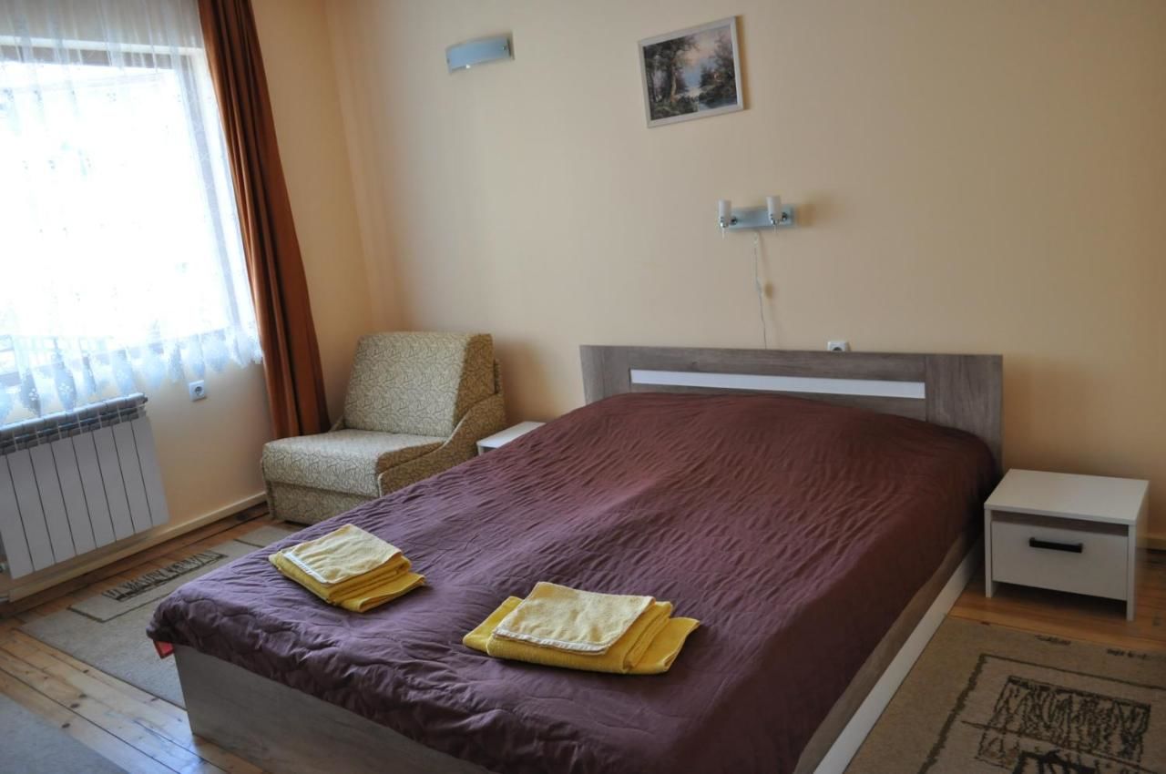 Отель Family Hotel Biju Трявна-21