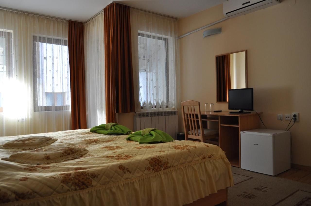 Отель Family Hotel Biju Трявна-22