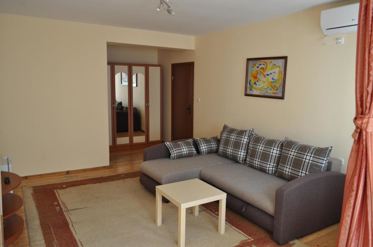 Отель Family Hotel Biju Трявна-25