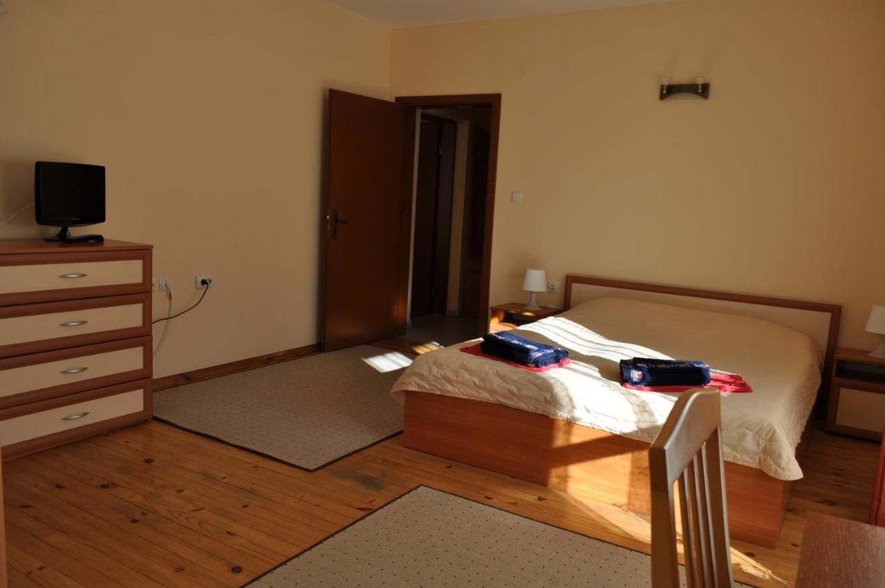 Отель Family Hotel Biju Трявна-27